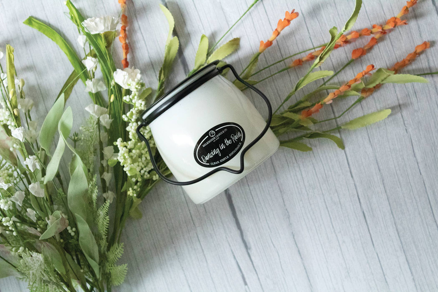 Candle 16 oz Dancing in the Rain