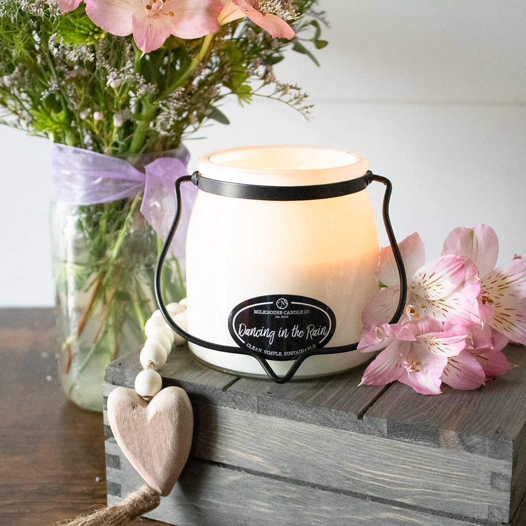 Candle 16 oz Dancing in the Rain
